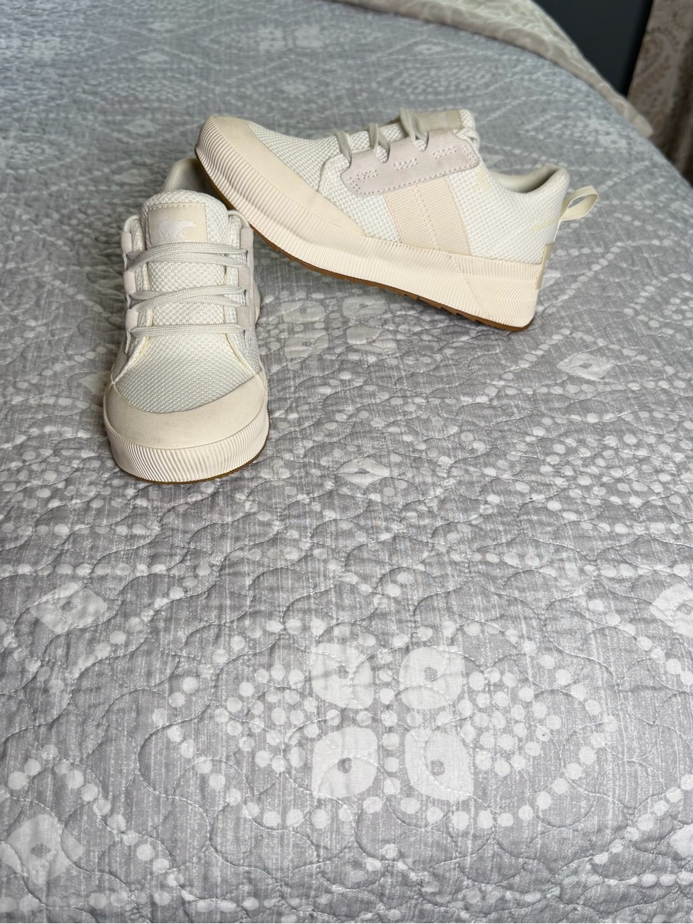Sorel Out and About Women's Cream Sneaker. Size 6.5